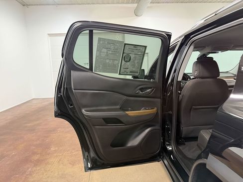 Used 2023 GMC Acadia SLE w/ Driver Convenience Package image 46