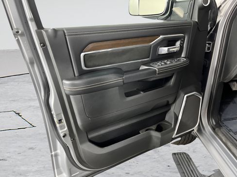 Used 2022 RAM 3500 Laramie AWD/4WD image 9