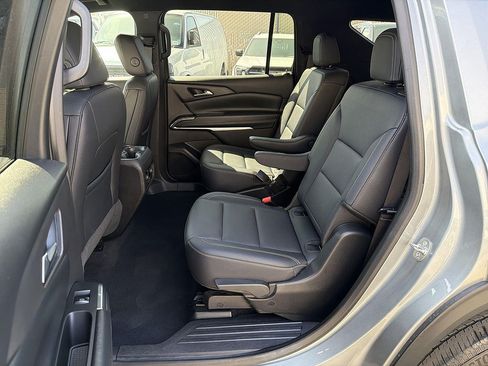 Used 2025 Chevrolet Traverse LT AWD/4WD image 24