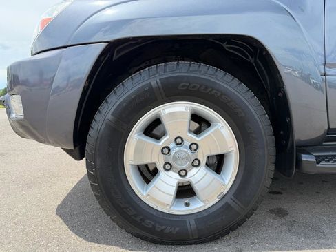 Used 2004 Toyota 4Runner SR5 AWD/4WD image 17