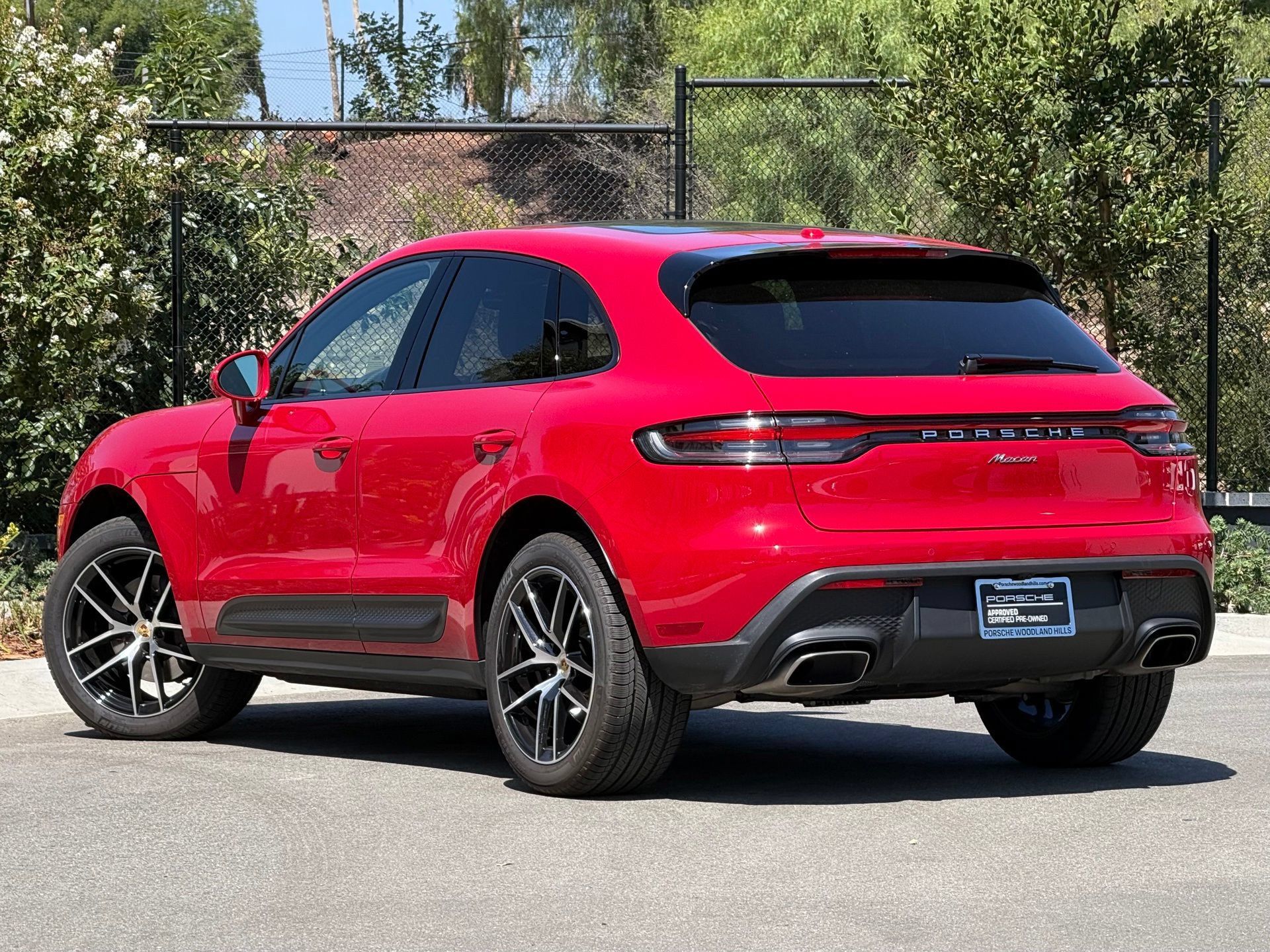 Certified 2026 Porsche Macan AWD/4WD image 3