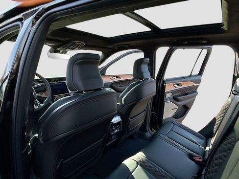 New 2025 Jeep Grand Cherokee Summit image 6