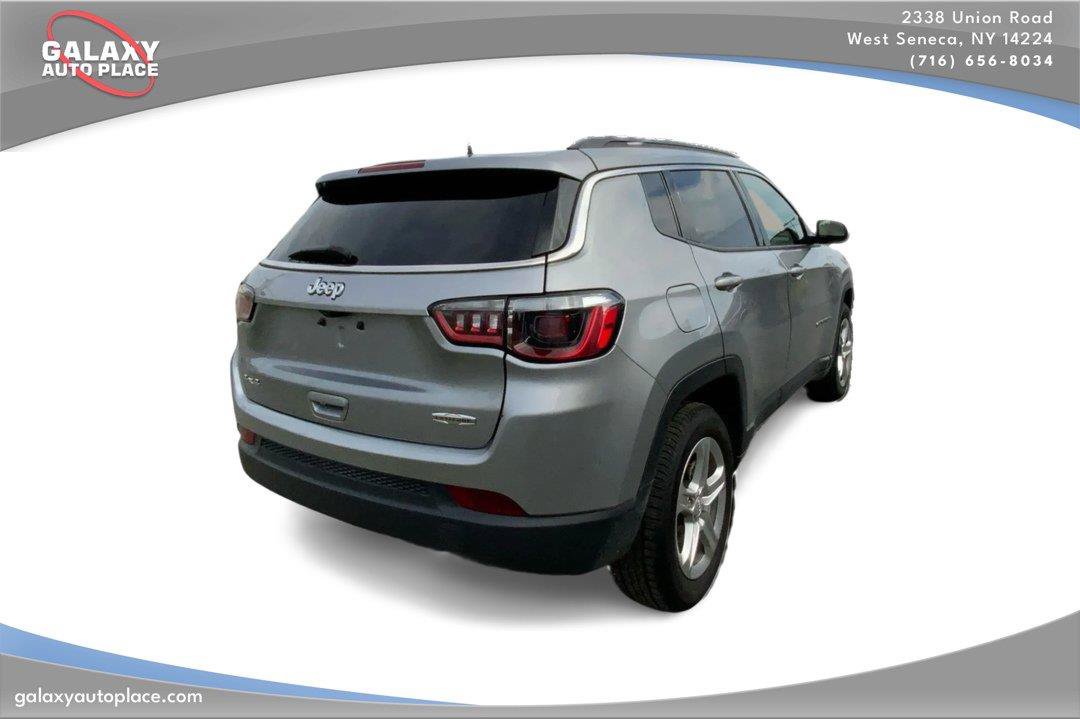 Used 2024 Jeep Compass Latitude AWD/4WD image 5