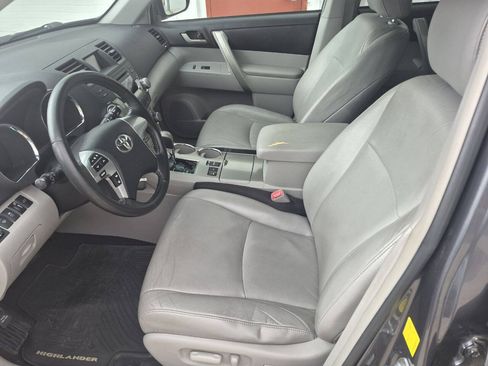 Used 2011 Toyota Highlander SE w/ Tow Pkg AWD/4WD image 13