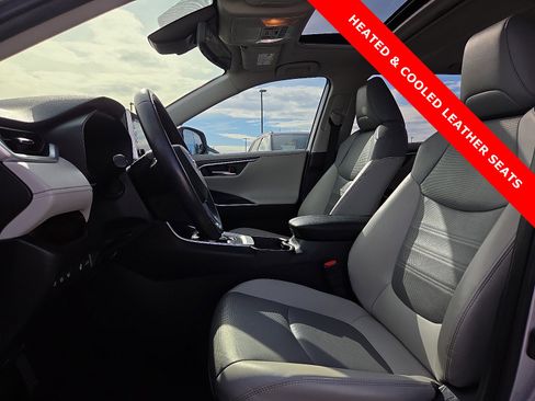 Used 2020 Toyota RAV4 Limited image 15