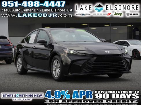 Used 2025 Toyota Camry LE image 1
