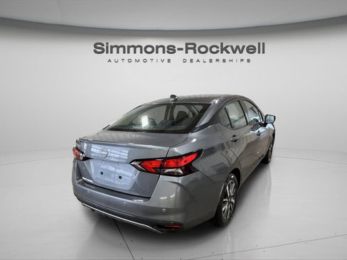 Used 2025 Nissan Versa SV image 5