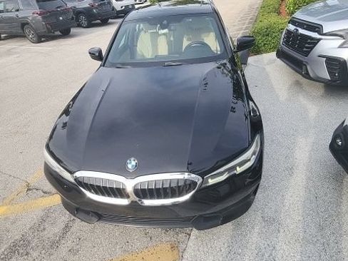 Used 2020 BMW 330i Sedan w/ Convenience Package RWD image 3