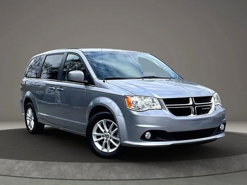 Used 2020 Dodge Grand Caravan SXT FWD image 1