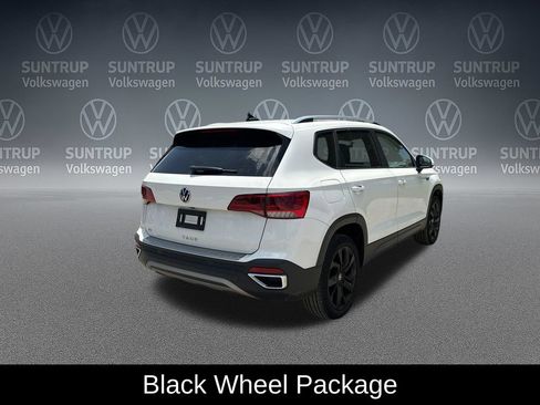Used 2023 Volkswagen Taos SE w/ Panoramic Sunroof Package FWD image 7