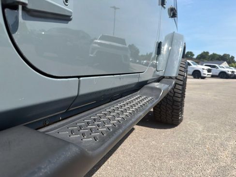Used 2015 Jeep Wrangler Unlimited Sahara w/ Connectivity Group AWD/4WD image 15
