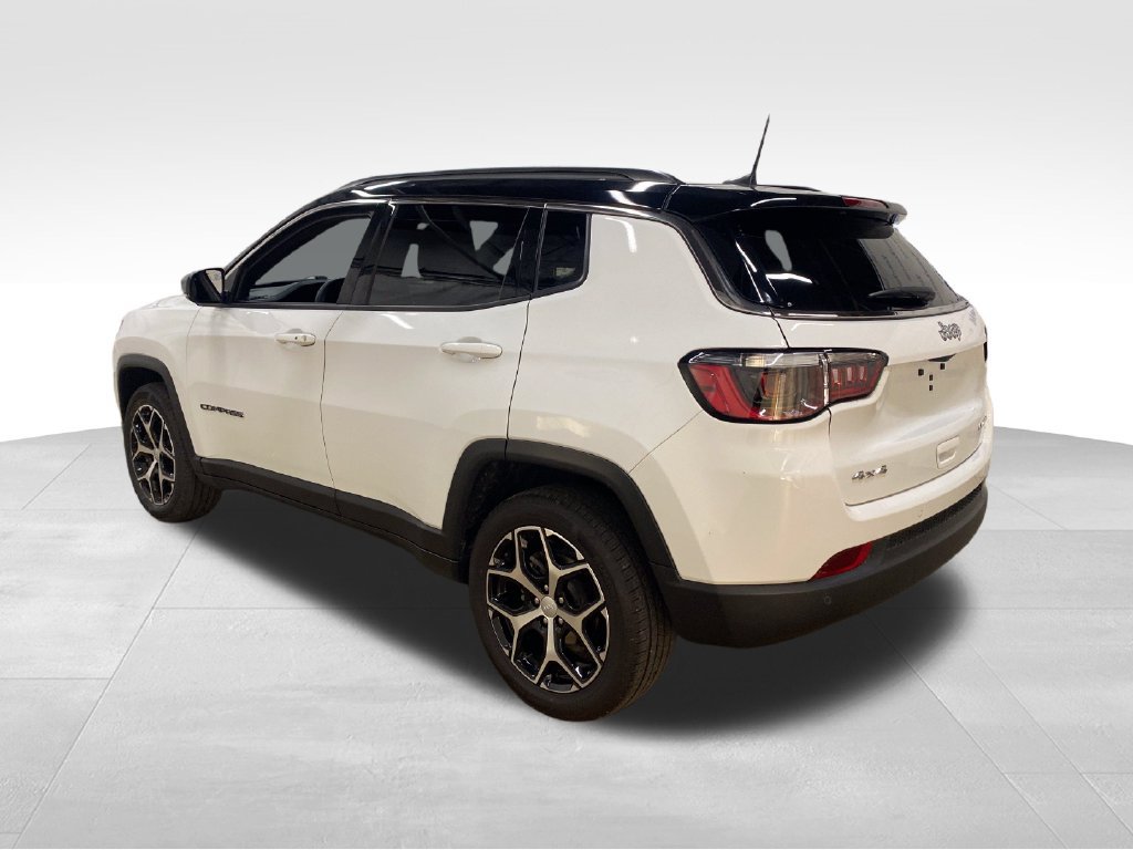 Used 2024 Jeep Compass Limited AWD/4WD image 2