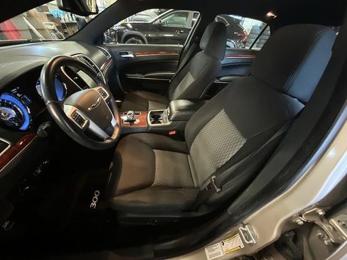 Used 2012 Chrysler 300 RWD image 5