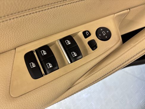 Used 2018 BMW 530e w/ Premium Package 2 image 22