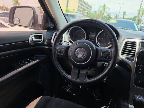 Used 2011 Jeep Grand Cherokee Laredo RWD image 8