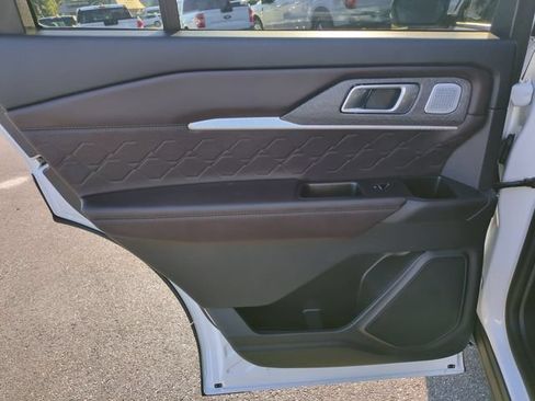 Used 2025 Ford Explorer Platinum w/ Ultimate Package AWD/4WD image 29