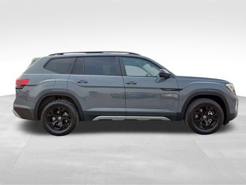 Used 2025 Volkswagen Atlas Peak Edition SE AWD/4WD image 13