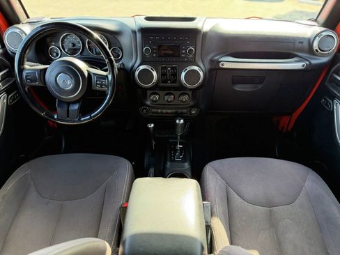 Used 2015 Jeep Wrangler Unlimited Rubicon AWD/4WD image 18