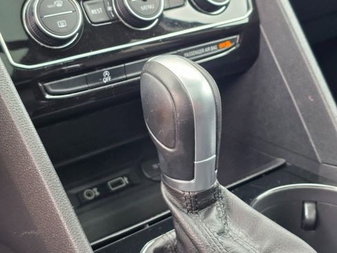 Used 2018 Volkswagen Atlas SEL FWD image 37