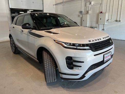 Used 2024 Land Rover Range Rover Evoque Dynamic SE image 3