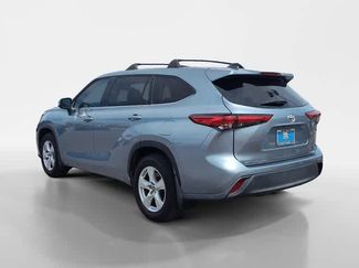 Used 2022 Toyota Highlander LE AWD/4WD video 3