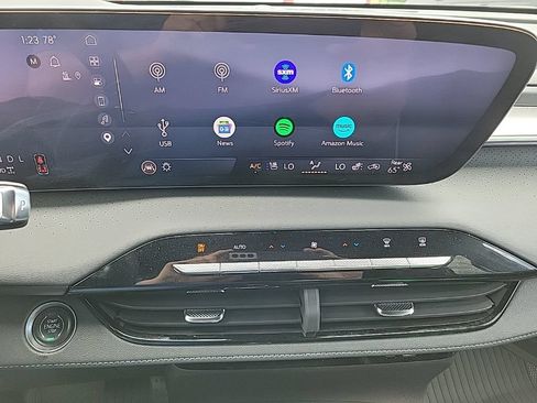 Used 2025 Buick Enclave Avenir AWD/4WD image 16