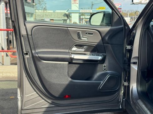 Used 2021 Mercedes-Benz GLB 250 4MATIC image 19