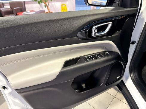 Used 2022 Jeep Compass Limited w/ Sun and Sound Group AWD/4WD image 16