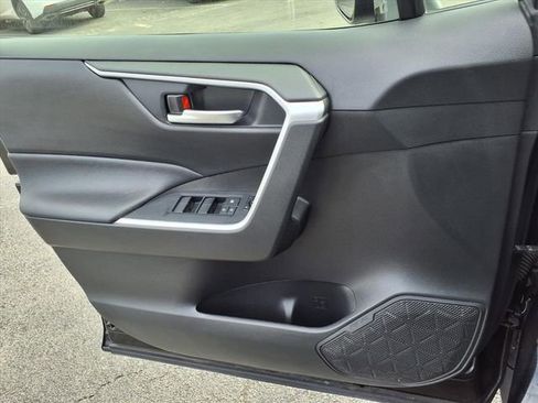 Used 2020 Toyota RAV4 XLE w/ Convenience Package image 16