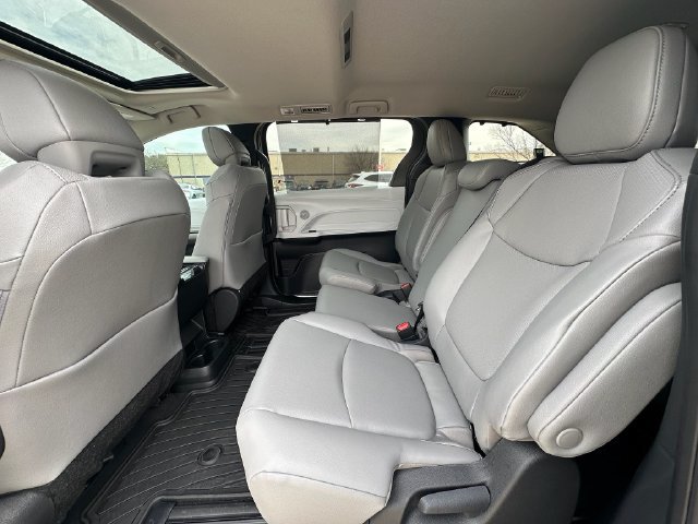 Used 2026 Toyota Sienna XLE FWD image 26
