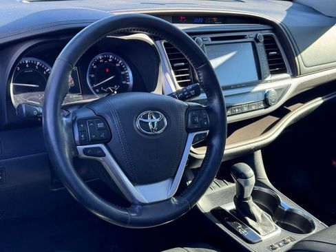 Used 2017 Toyota Highlander Limited image 22