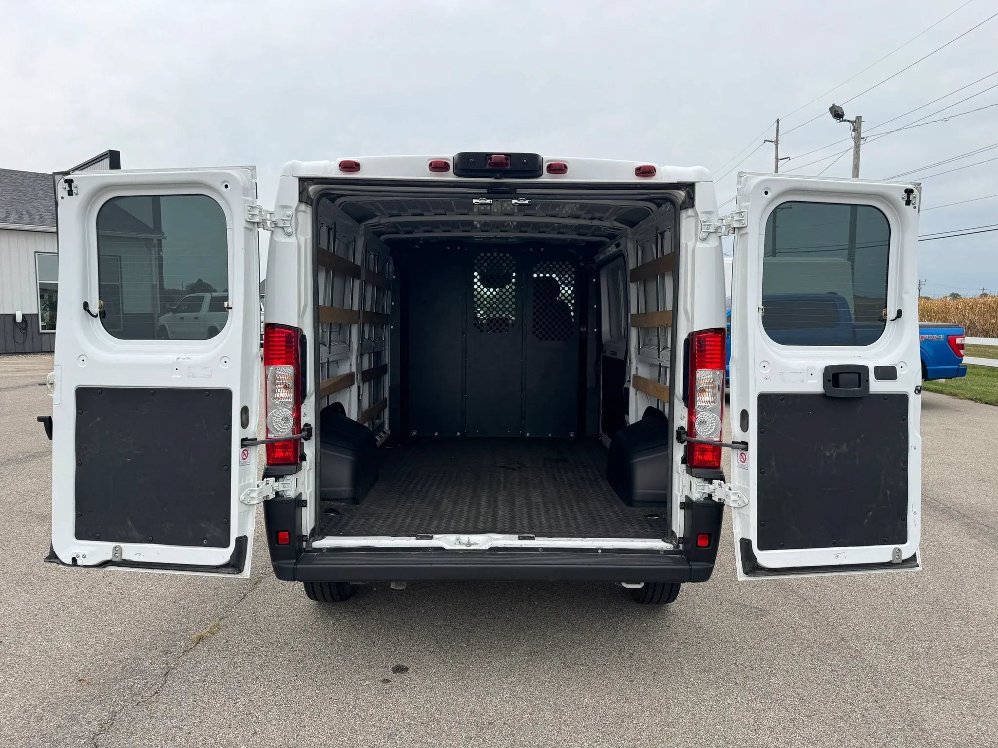 Used 2025 RAM ProMaster 2500 w/ U-Haul Equipment Group FWD image 4