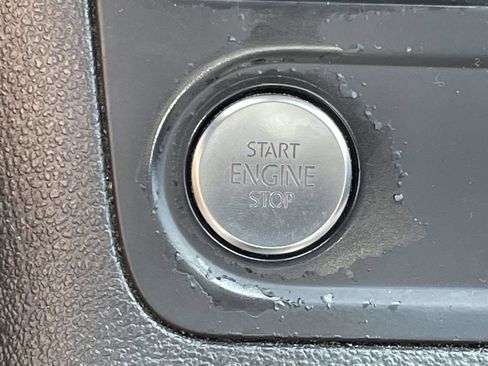 Used 2015 Volkswagen Tiguan SEL FWD image 35
