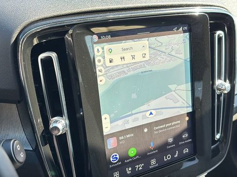 Certified 2026 Volvo XC40 B5 Plus AWD/4WD image 18