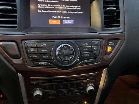 Used 2017 Nissan Pathfinder Platinum image 18