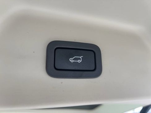 Used 2016 Land Rover Range Rover HSE image 7