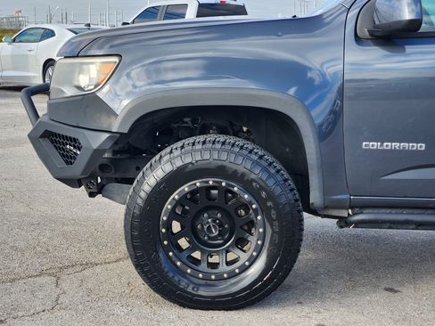 Used 2017 Chevrolet Colorado Z71 AWD/4WD image 9