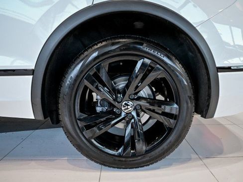 Used 2024 Volkswagen Tiguan SE R-Line image 42