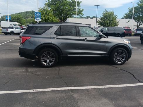 Used 2023 Ford Explorer XLT w/ Equipment Group 202A AWD/4WD image 3