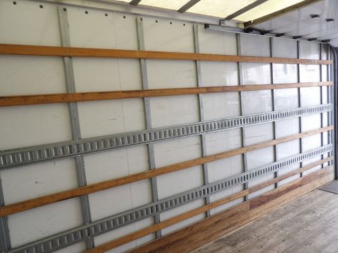 Used 2020 Isuzu NPR RWD image 40