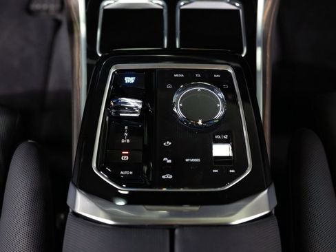 Used 2025 BMW i7 xDrive60 AWD/4WD image 53