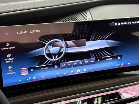 New 2026 BMW 740i w/ Executive Package image 25