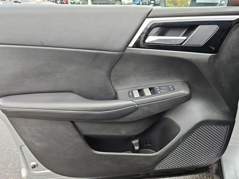 Used 2023 Mitsubishi Outlander SE image 26