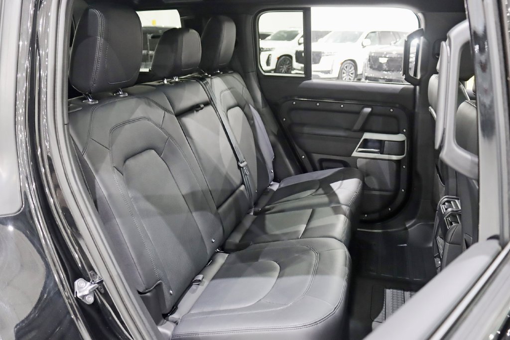 Used 2024 Land Rover Defender 110 SE AWD/4WD image 30