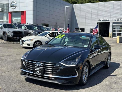 Used 2023 Hyundai Sonata SE w/ Cargo Package image 2