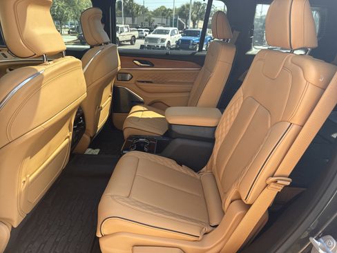 Used 2025 Jeep Grand Cherokee L Summit image 27