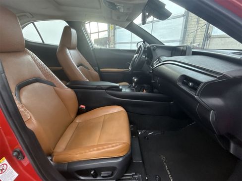 Used 2019 Lexus UX 200 w/ Premium Package image 15