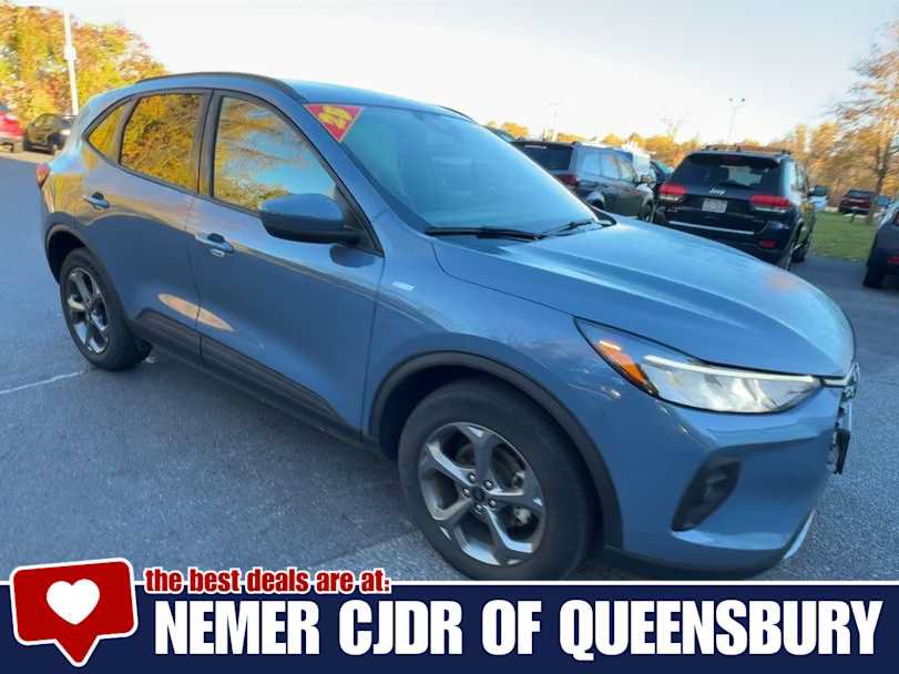Used 2025 Ford Escape ST-Line Select AWD/4WD image 2