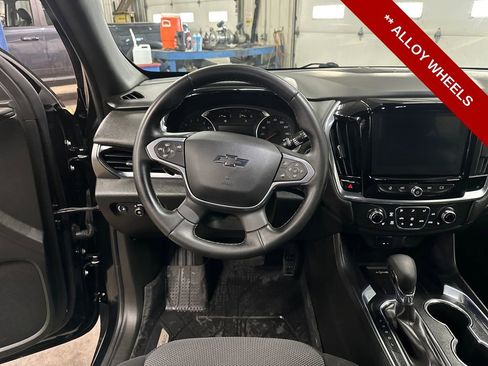Used 2023 Chevrolet Traverse LT w/ Midnight/Sport Edition image 17
