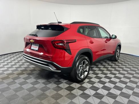Certified 2026 Chevrolet Trax LT w/ Driver Confidence Package FWD image 5